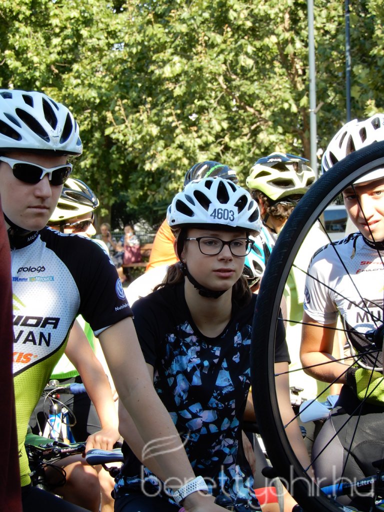 Kerékpártúra az autópályán 33